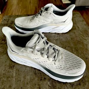Almost new Hoka Clifton 8, men’s size 9